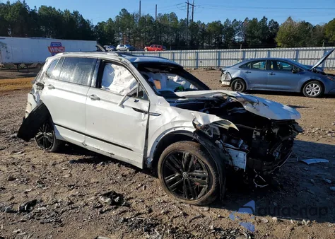 2022 Volkswagen Tiguan Se R-Line Black z USA, uszkodzony, nr VIN 3VV8B7AX6NM123406